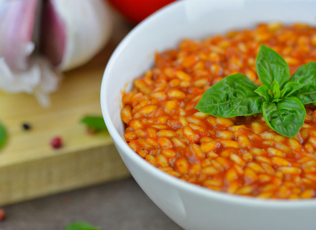 Risotto-a-la-tomate, une bonne idée pour accompagner vos repas printaniers